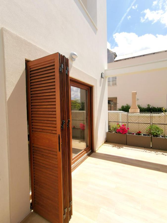 Apartments Leticia Vrsi Esterno foto